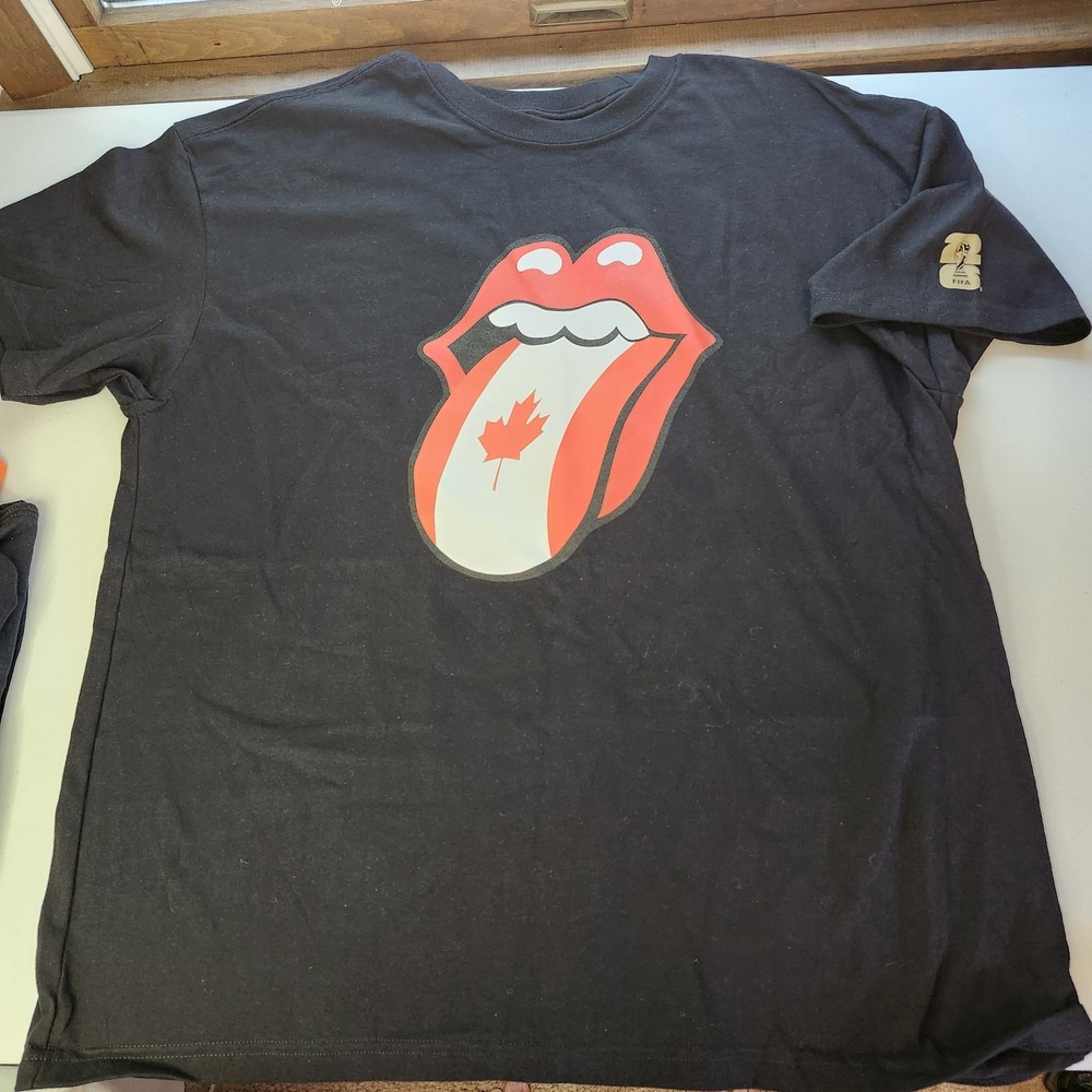 NWOT The Rolling Stones T-Shirt XXL Canada Flag in Tongue Music T Black 100%Cott